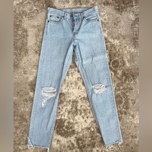 Levi’s (No stretch) ripped jeans!